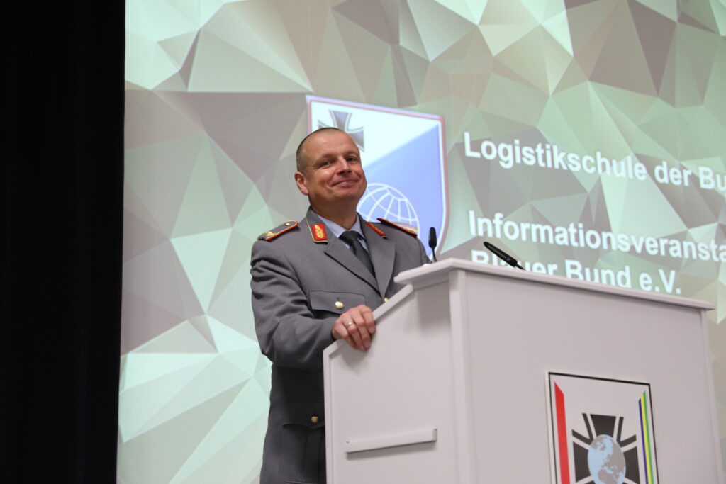 BrigGen Holger Draber, Kommandeur der Logistikschule der Bundeswehr berichtete über Aktuelles aus der LogSBw. Blauer Bund