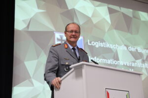 BrigGen Dirk Kipper, Kommandeur der Technischen Schule des Heeres, informierte über Aktuelles aus der TSH. Blauer Bund