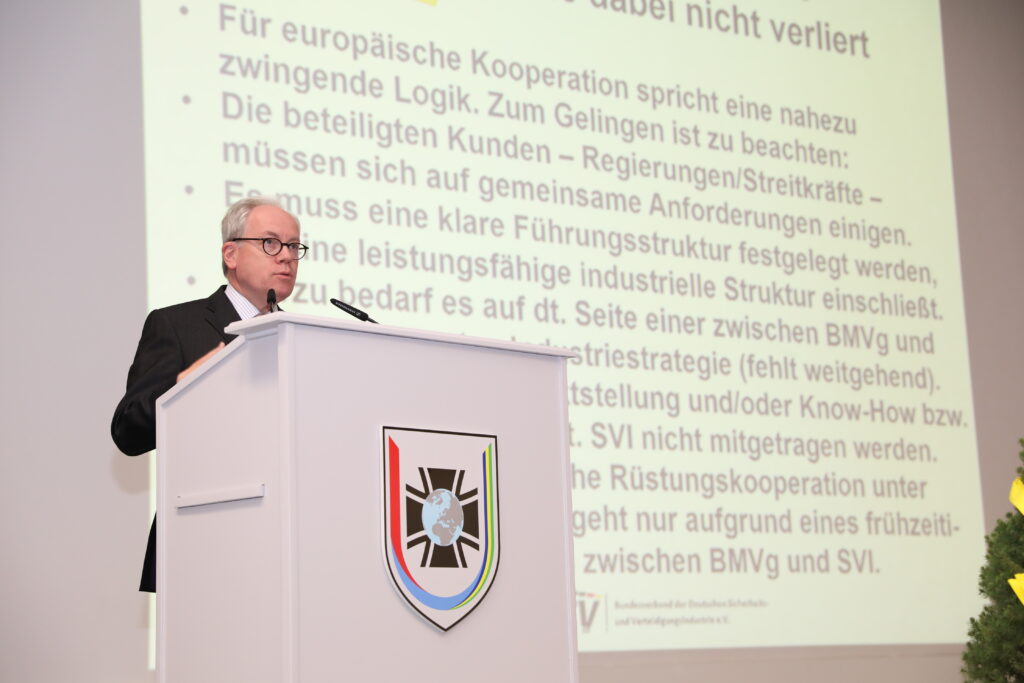 Dr. Hans Christian Azpodien, Hauptgeschäftsführer Bundesverbandes der Deutschen Sicherheits- und Verteidigungsindustrie, zu Zeitenwende aus Sicht der Industrie. Blauer Bund