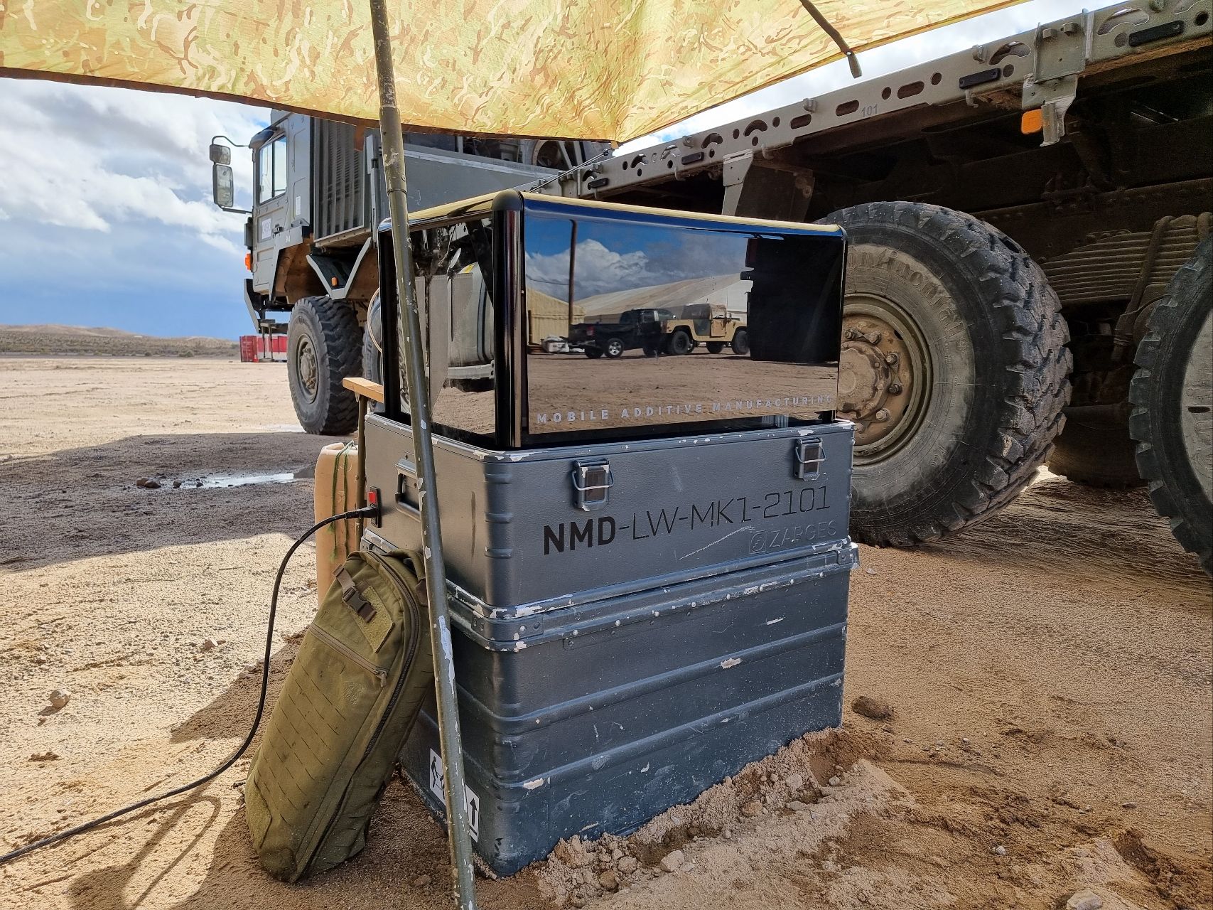 Der Fieldmade Nomad LW ist mit seinem Stabilisierungssystem, der unterbrechungsfreien Stromversorgung, einem Unterstützungspakete für längere Einsätze perfekt auf das drucken in allen Umgebungen vorbereitet; Blauer Bund