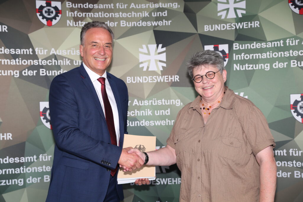 Vertragsunterzeichnung der Fa. Diehl Defence und des Bundesamtes für Ausrüstung, Informationstechnik und Nutzung der Bundeswehr zum Projekt IRIS-T SLM in Koblenz; Blauer Bund