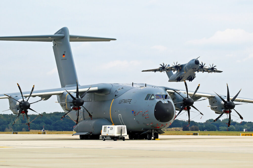 A400M auf dem Rollfeld beim Lufttransportgeschwader 62 in Wunstorf – Bundeswehr; Blauer Bund