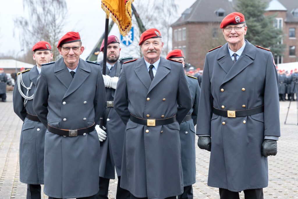 Oberst Klaus Kurjahn, Generalmajor Michael Hochwart, Brigadegeneral Dirk Kipper (v.l.n.r.) Blauer Bund