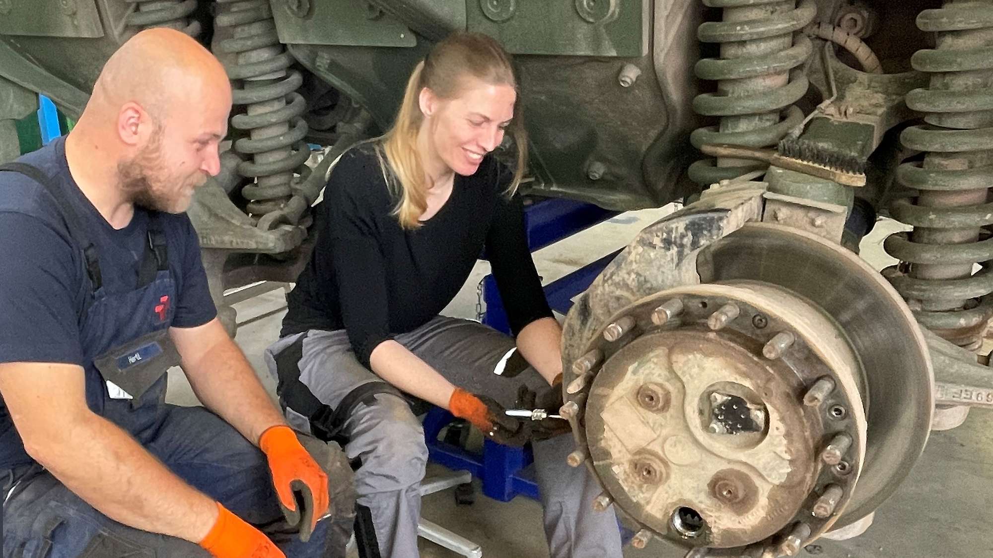 Melanie Rohe durfte selbst Hand anlegen – und viel für sich und ihre Arbeit mitnehmen Quelle: HIL GmbH, Blauer Bund